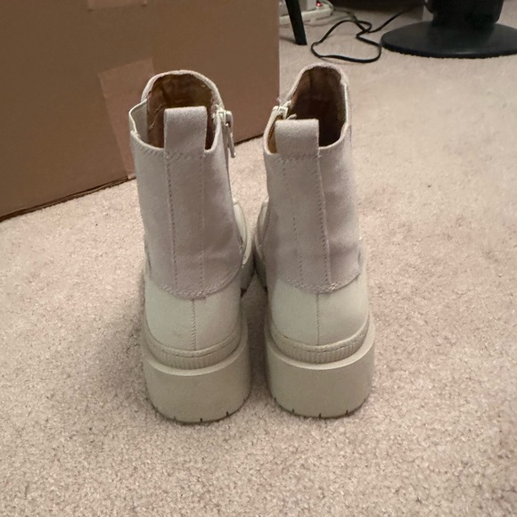 Target Cream Boot - Picture 2 of 5